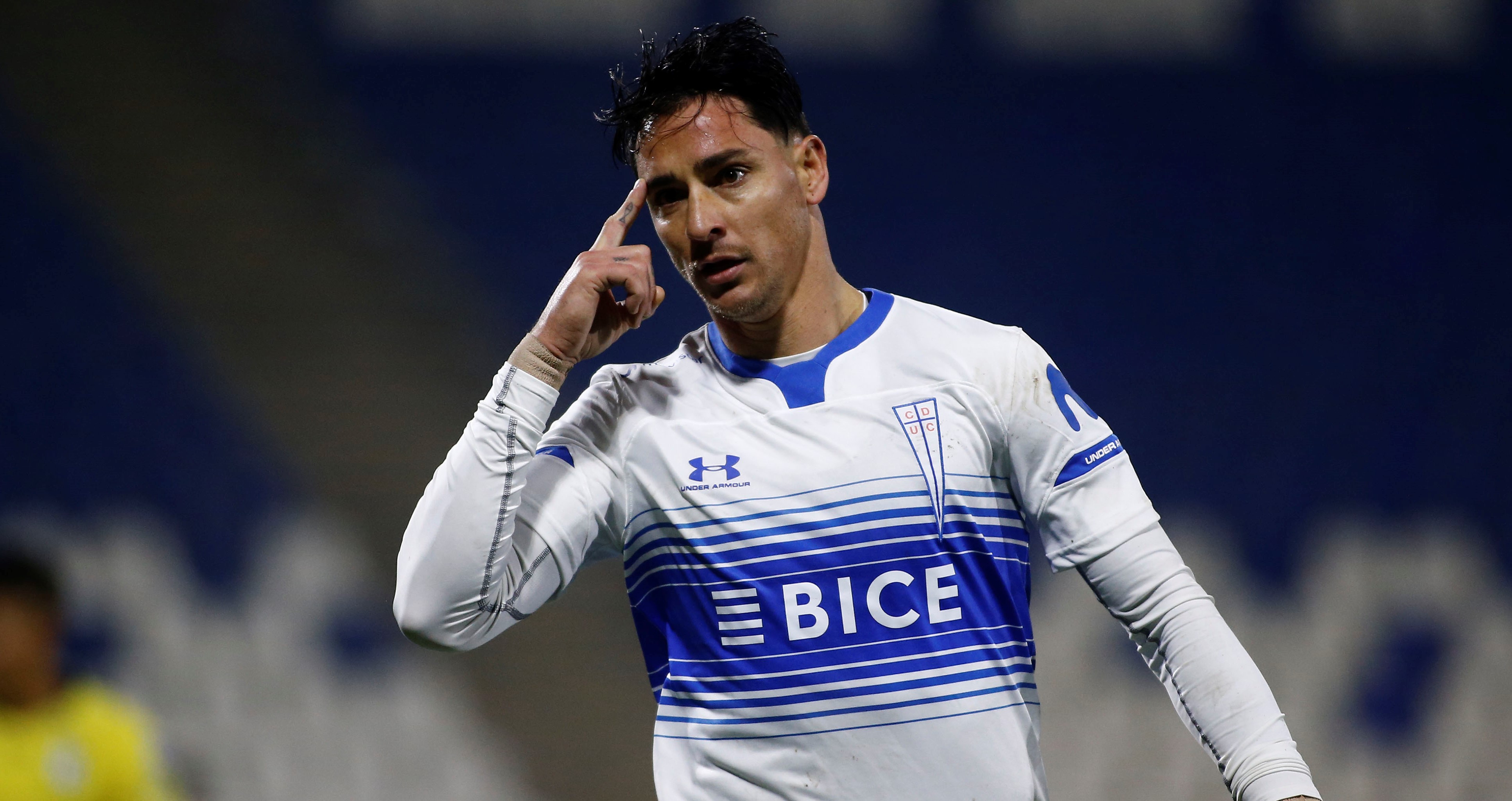 Zampedri consiguió empatar para la UC ante Iquique en partidazo de Copa Chile