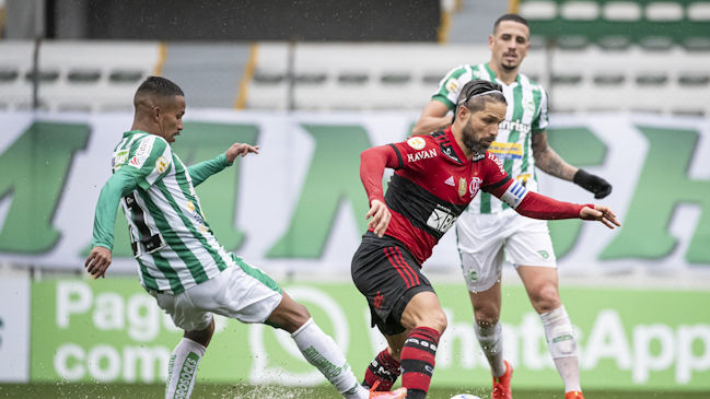 Flamengo fue derrotado por Juventude bajo una torrencial lluvia en el Brasileirao