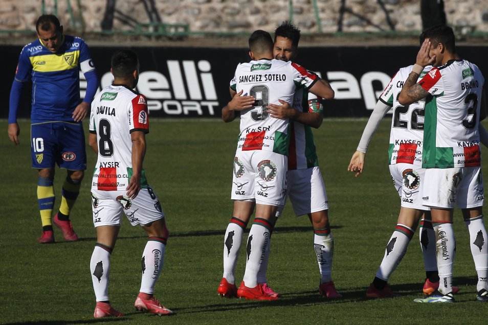Luis Jiménez lideró con doblete la goleada de Palestino sobre Barnechea en Copa Chile