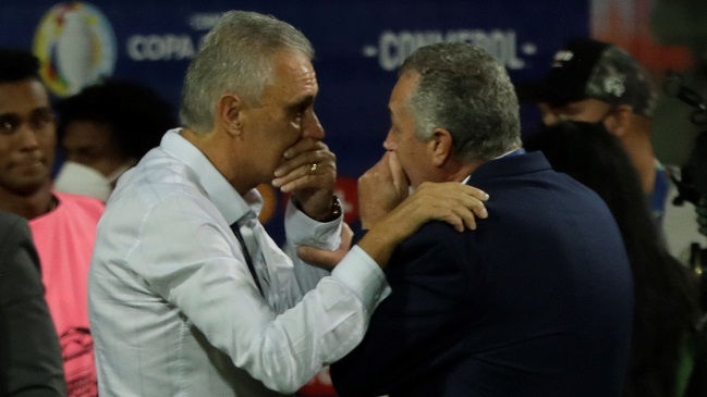Alfaro emocionó a Tite: Usted dignifica al fútbol y será campeón del mundo, no deje la selección de Brasil