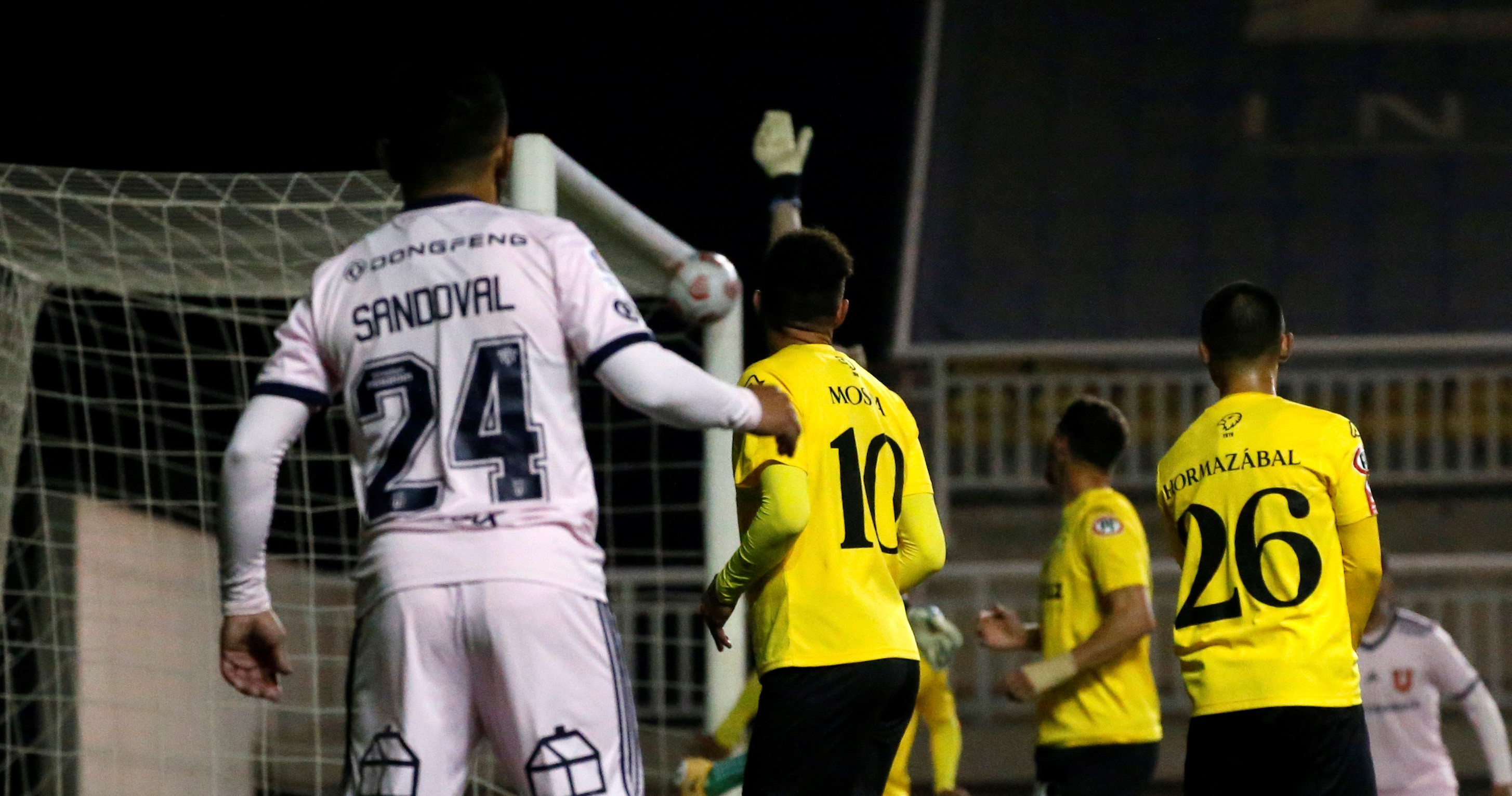 ¡A lo Mortero! Mario Sandoval la metió en el ángulo en el primero de la U ante San Luis