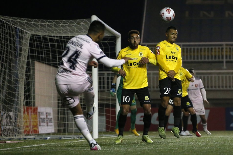 La secuencia del extraordinario tanto de Sandoval con gran similitud al “gol imposible” de Aravena