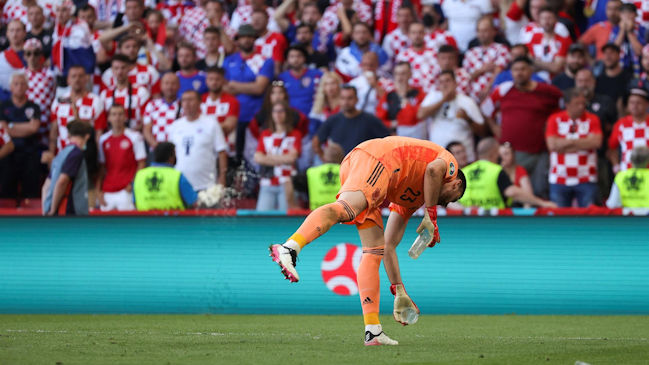 El tremendo error del arquero Unai Simón que inquietó a España en el duelo con Croacia