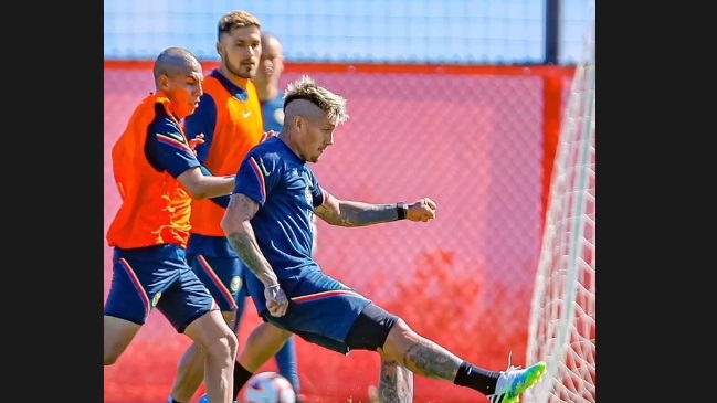 Nicolás Castillo anotó un golazo en la práctica de América