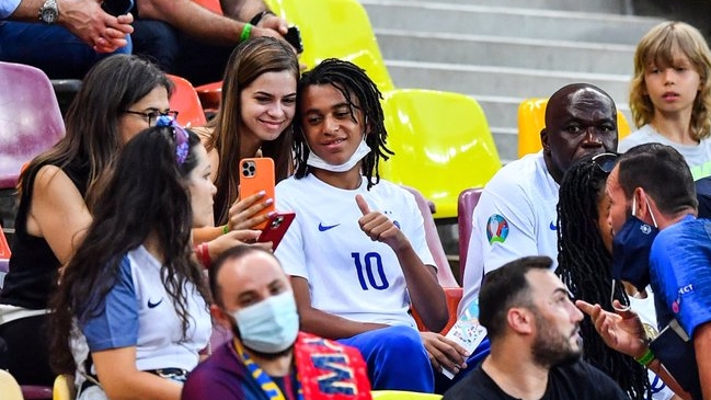 Ethan Mbappé lo pasó mejor que su hermano Kylian en la eliminación de Francia ante Suiza