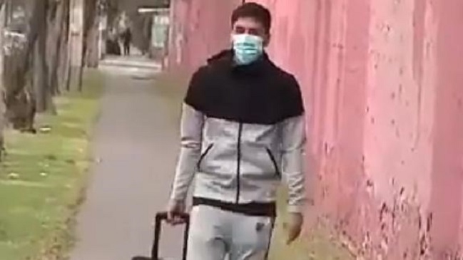 Marcelino Núñez llegó caminando a “Juan Pinto Durán” y se viralizó en redes sociales