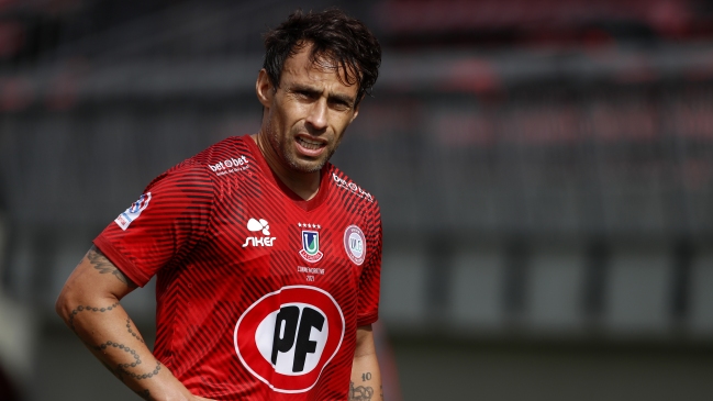 Unión La Calera oficializó salida de Jorge Valdivia por “mutuo acuerdo”