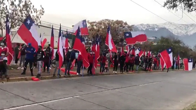 Fanáticos apoyan a la Roja en “Juan Pinto Durán” antes del regreso a Brasil