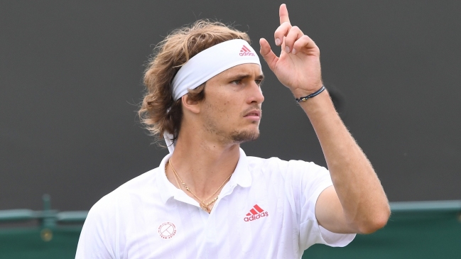 Alexander Zverev avanzó a tercera ronda de Wimbledon por la vía rápida
