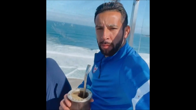 Mauricio Isla vive el día previo al duelo con Brasil al ritmo de La Oreja de Van Gogh