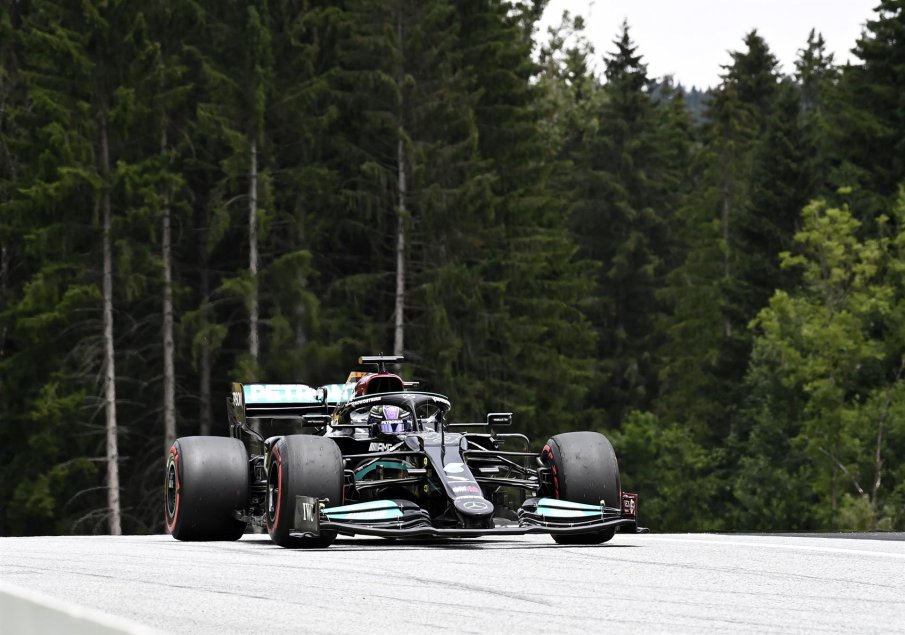 Hamilton y Verstappen dominaron los entrenamientos libres en el GP de Austria
