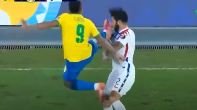 La tremenda patada de Gabriel Jesús en el rostro a Eugenio Mena que le valió la expulsión