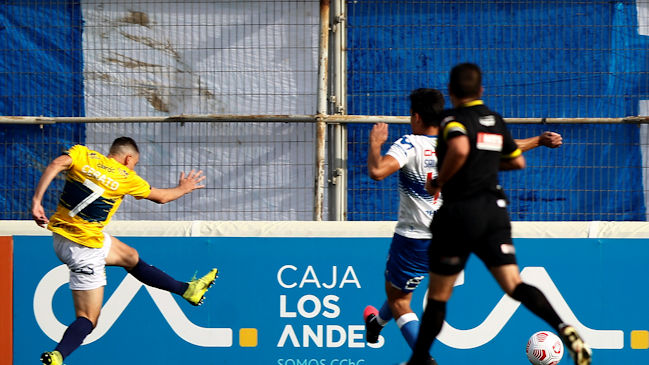 Maximiliano Cerato metió un certero zurdazo que abrió la cuenta para Everton sobre la UC