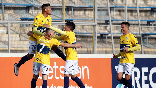 Everton superó a una opaca versión de la UC y se metió en cuartos de final de Copa Chile