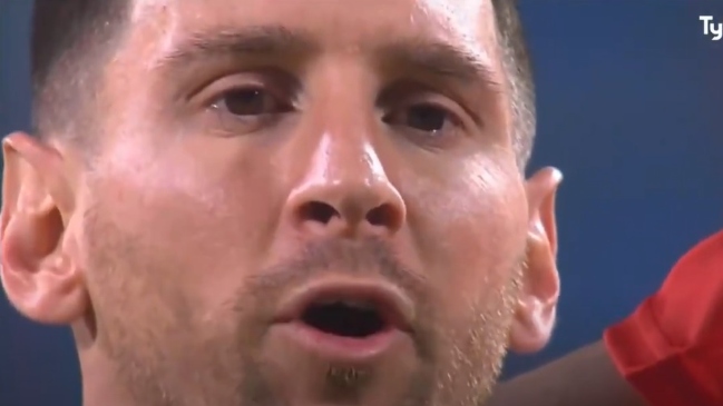 Dos momentos de Messi ante Ecuador: Cantó con pasión el himno y tuvo mala fortuna ante el arco