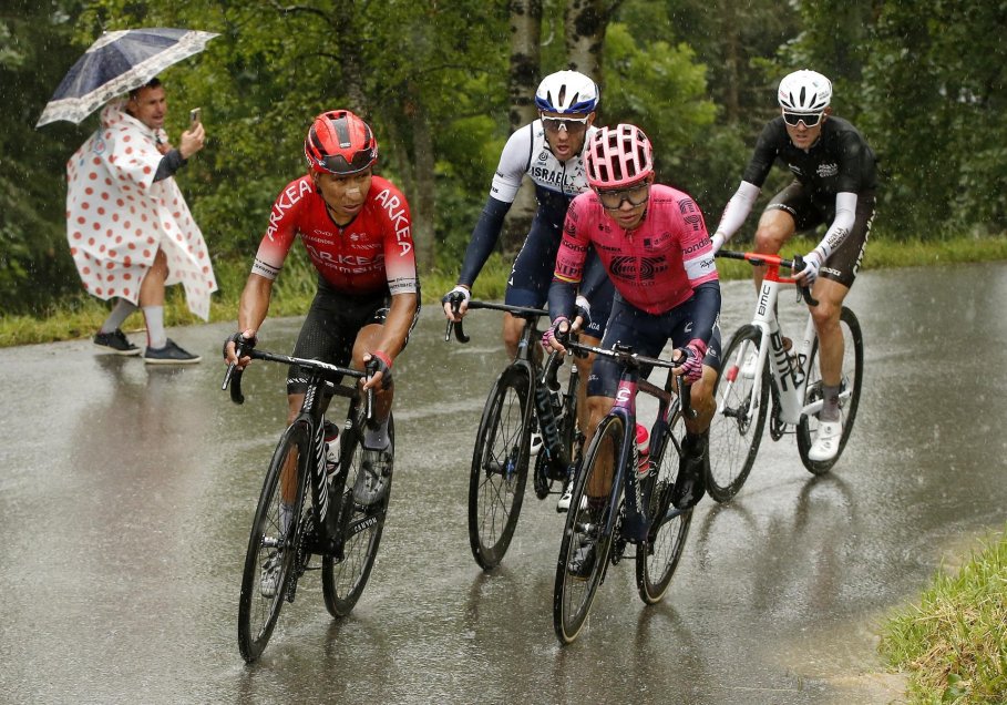 Tadej Pogacar mantuvo la maillot amarilla tras victoria de Ben O’Connor en Los Alpes