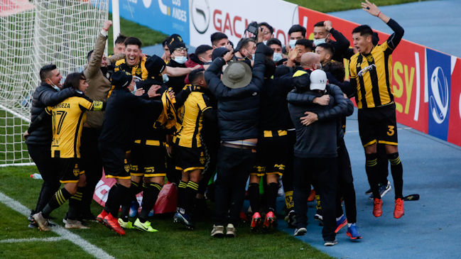 Revive el paso a cuartos de final de Copa Chile de Fernández Vial a costa de la U