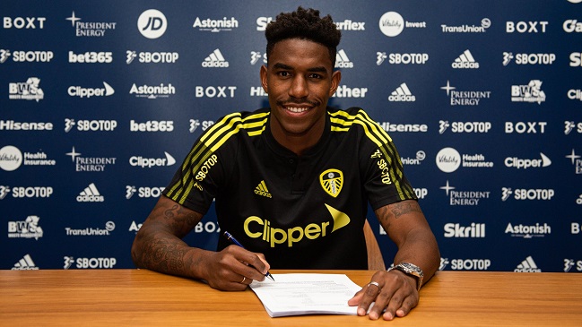 Junior Firpo fue anunciado como refuerzo de Leeds de Marcelo Bielsa