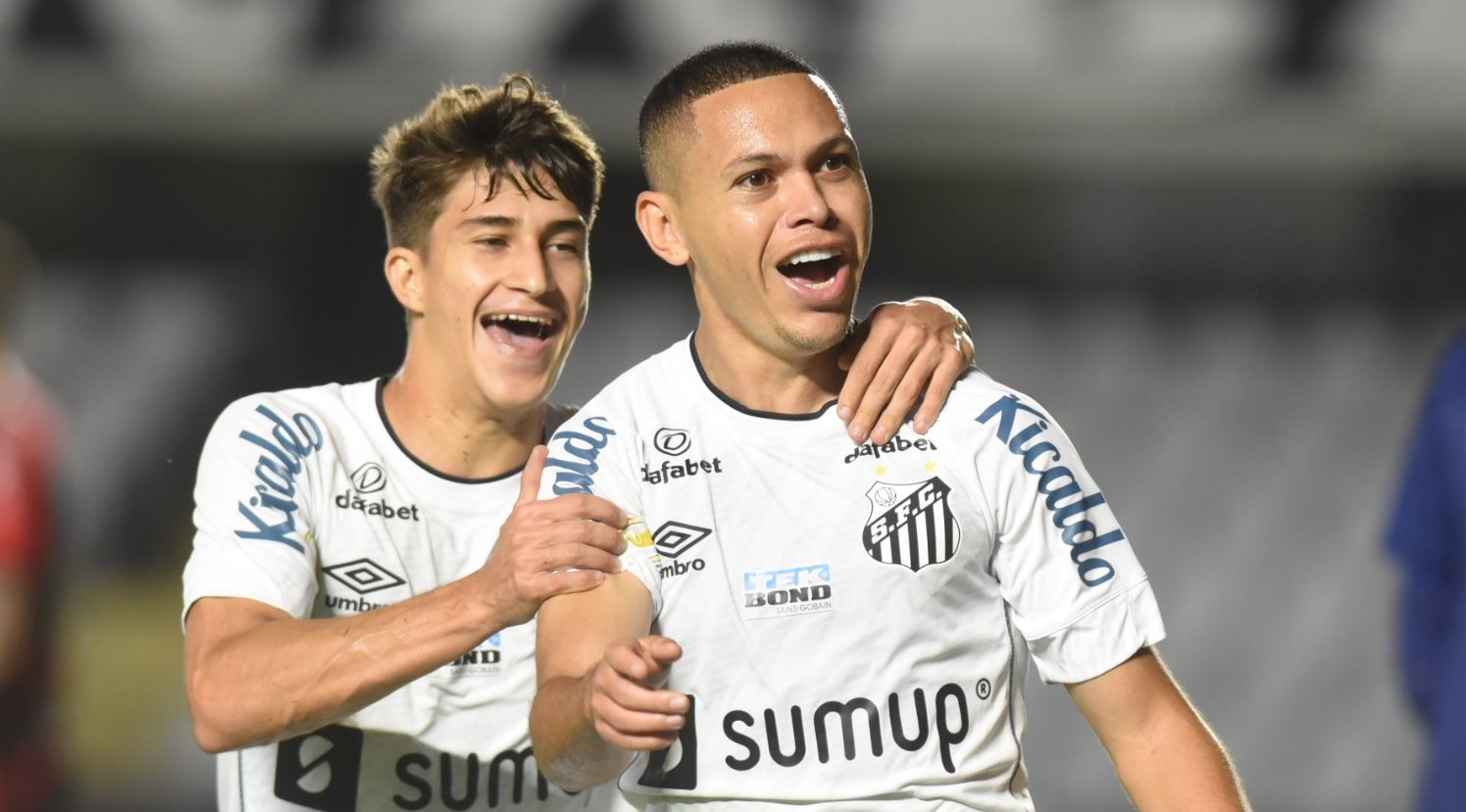 Santos venció Atlético Paranaense y lo privó de alcanzar el liderato en Brasil