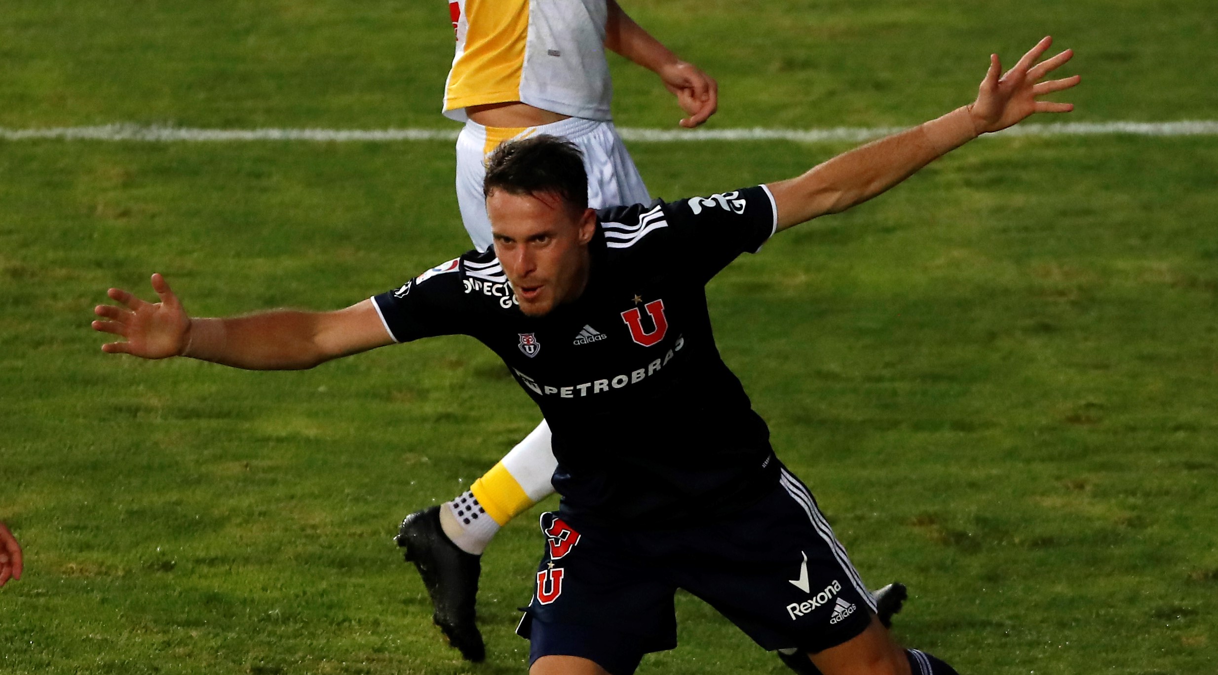 “En la ruta del León”: La agitada semana de la U con despidos y la partida de Henríquez a Brasil