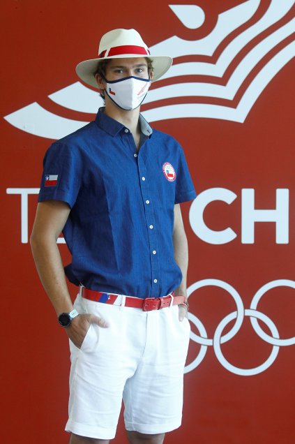 Clemente Seguel lució la ropa oficial que usará el Team Chile en el desfile de los Juegos Olímpicos
