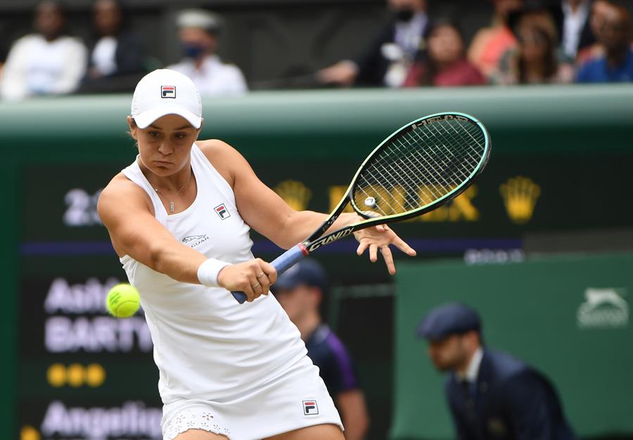 Ashleigh Barty y Karolina Pliskova se enfrentan por la corona en Wimbledon