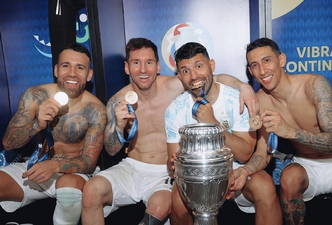 Con Messi y Agüero a la cabeza: La alocada celebración del camarín argentino tras ganar la Copa América