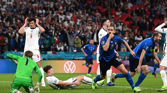 [Video] Bonucci sorprendió en el área de Inglaterra y llevó a Italia a la prórroga en la final