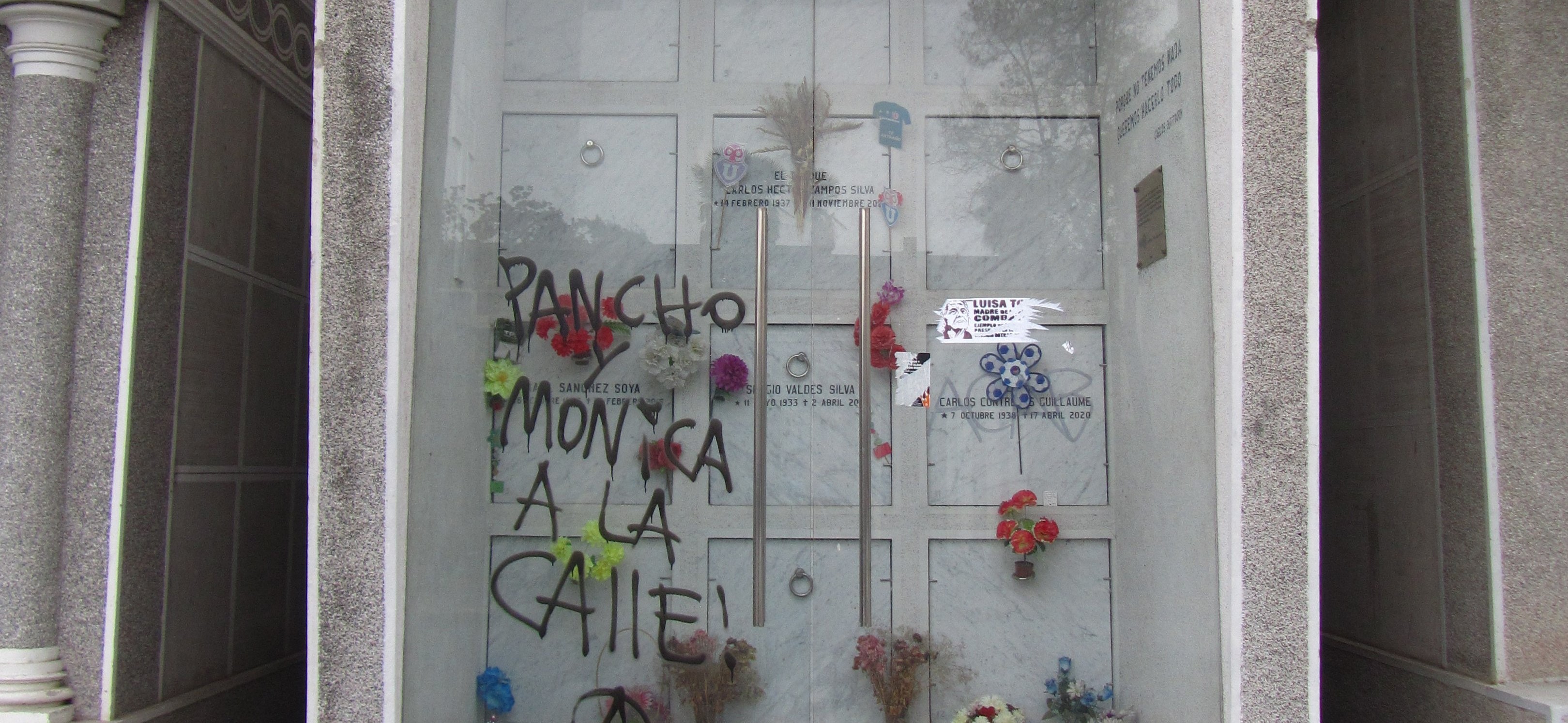 El lamentable estado del Mausoleo de los seleccionados del 62 en el Cementerio General