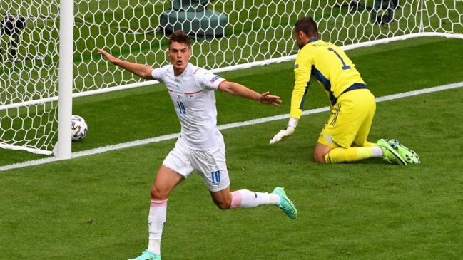 Hinchas escogieron el gol de Patrik Schick como el mejor de la Euro 2020