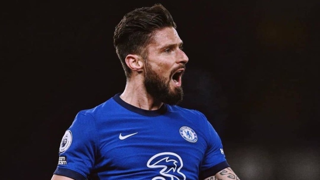 Olivier Giroud selló su traspaso desde Chelsea a AC Milan