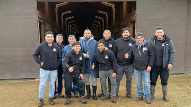 Administrador del haras de Arturo Vidal: Si hay que cargar fardos, nosotros vamos