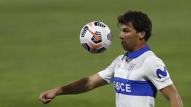 Gonzalo Tapia entró y salió con problemas físicos en el clásico ante Colo Colo