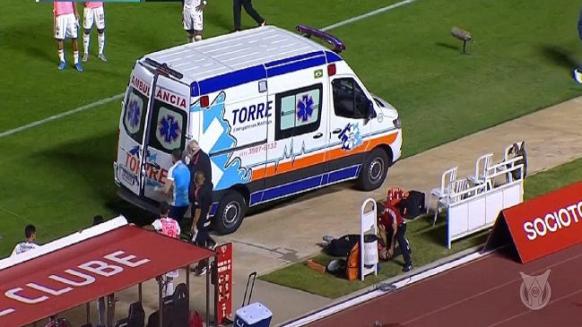 Asistente de Hernán Crespo se desvaneció en partido de Sao Paulo y fue retirado en ambulancia