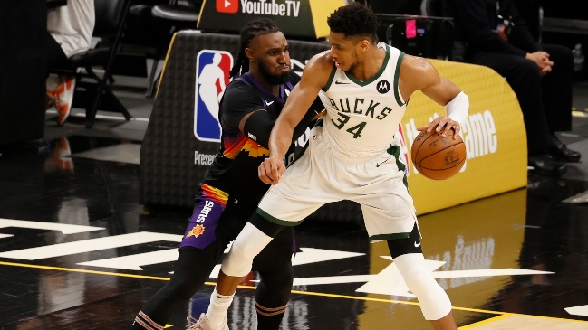 Milwaukee Bucks derrotó a domicilio a Phoenix Suns y quedó a un paso del título de la NBA