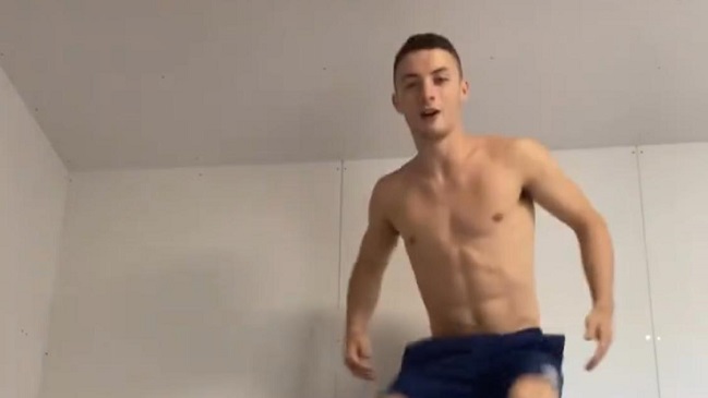 ¿”Fake news”? Atleta probó cama “anti sexo” en Tokio y se viralizó en redes sociales