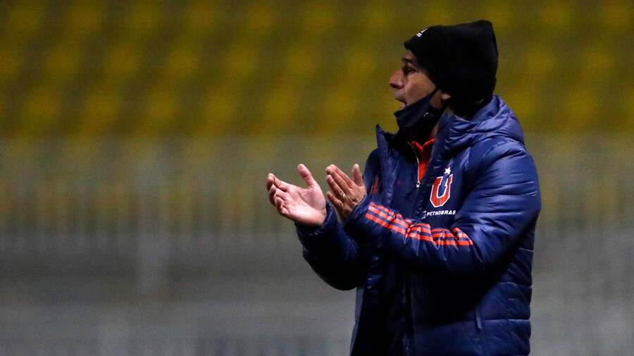 Esteban Valencia: Hay técnicos chilenos que se pueden hacer cargo de la U, pero quizás no están disponibles