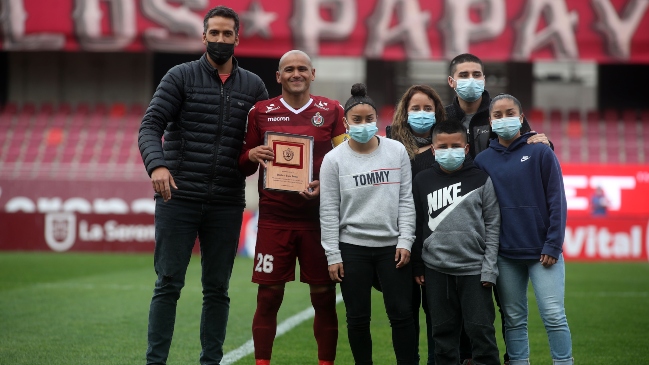 Humberto Suazo fue homenajeado tras cumplir un año en Deportes La Serena