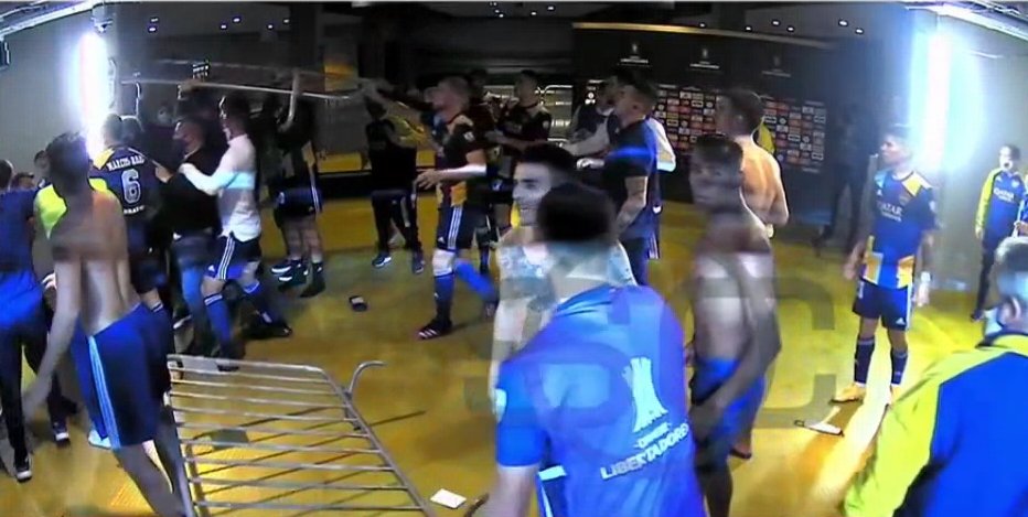 ¡Escandaloso final! Jugadores de Boca protagonizaron incidentes con la policía brasileña