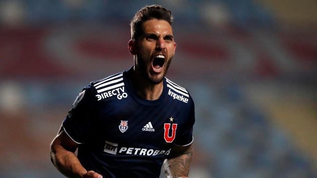 Joaquín Larrivey selló la victoria de la U ante Melipilla con un contragolpe en el tiempo adicional