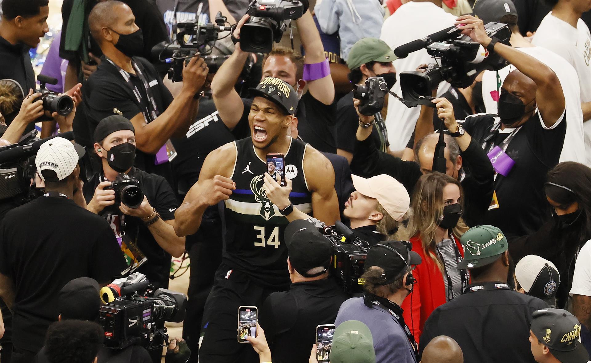 Milwaukee Bucks se proclamó campeón de la NBA al vencer a Phoenix Suns en las Finales