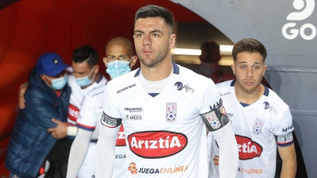 Capitán de Melipilla acusó al árbitro Christian Rojas de “basurear” a su compañero Luis Haquín