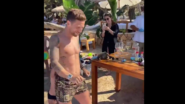 Alejandro Gómez se lució con su “Papu Dance” en vacaciones junto a Di María y otros seleccionados argentinos