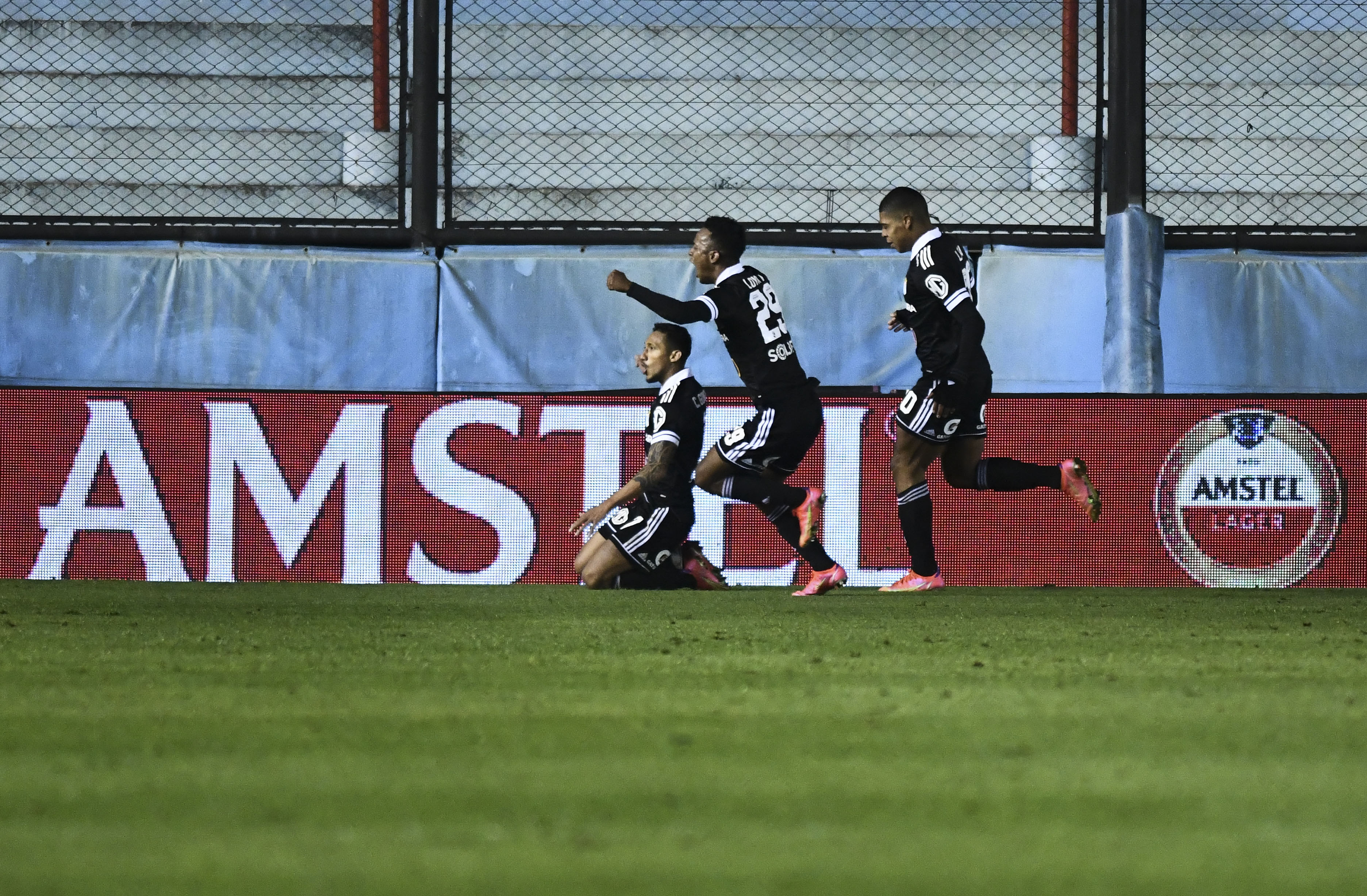 “Canchita” Gonzales marcó un golazo ante Arsenal en avance de Sporting Cristal en la Sudamericana