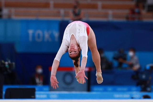 El entrenamiento oficial de Simona Castro previo a la competencia de gimnasia artística