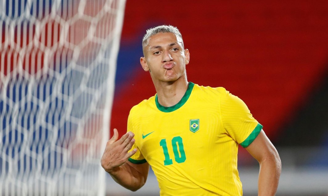 Richarlison comandó con un triplete el triunfo brasileño sobre Alemania en Yokohama