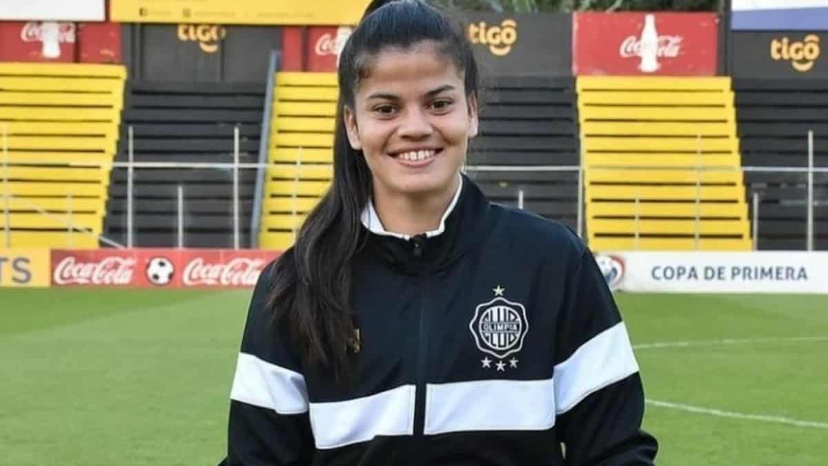 Futbolista paraguaya fue elegida figura de un partido y le regalaron un juego de ollas