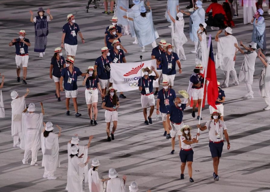 Otra mirada al desfile olímpico del Team Chile en la inauguración de Tokio 2020