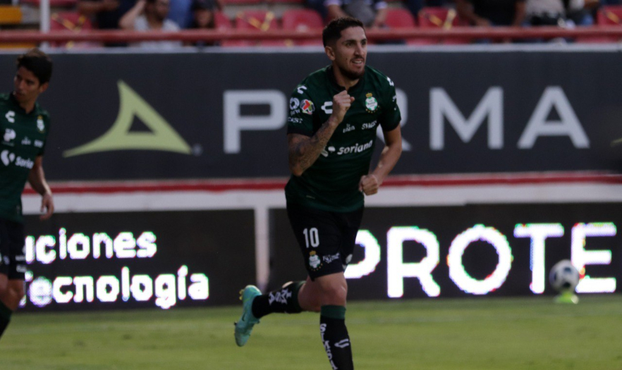 ¡Golazo! Diego Valdés selló el claro triunfo de Santos Laguna sobre Necaxa en la liga mexicana