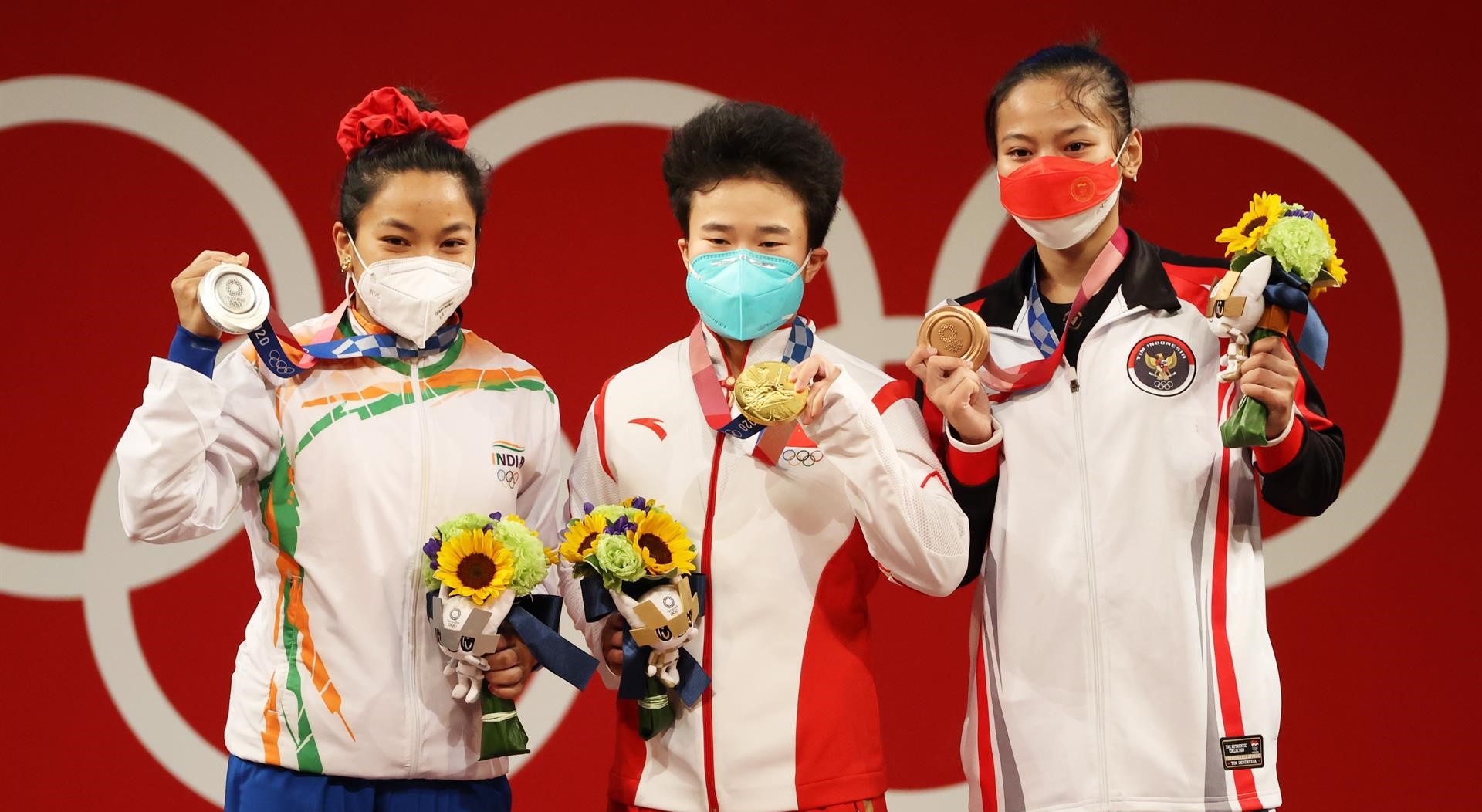 Hou Zhihui ganó el oro en Tokio 2020 con tres récords olímpicos en la halterofilia